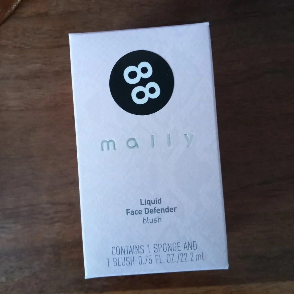 Mally liquid face defender blush Carnation with sponge NIB